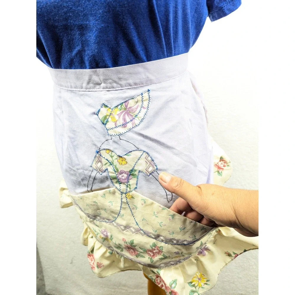 Vintage Floral Apron Lavender Pocket Accent Ruffle Trim Cottagecore‎ Kitchen 52